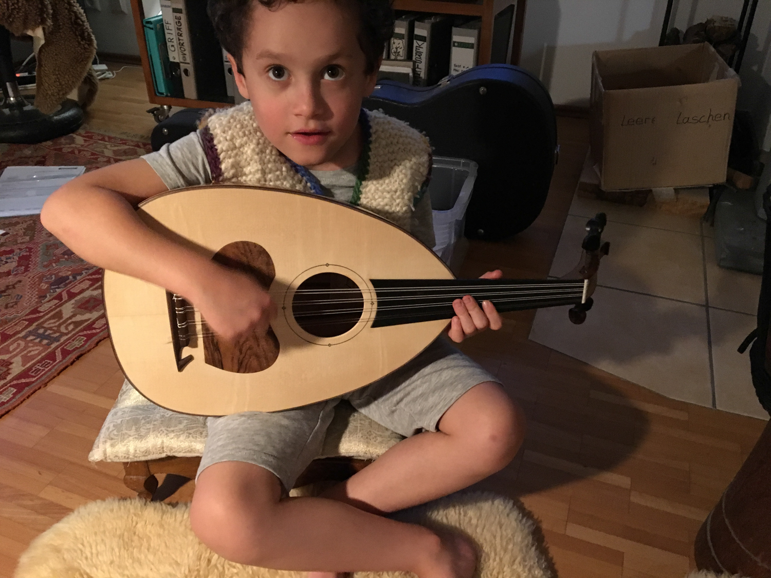 Stenzel Guitars & Ouds Gallery